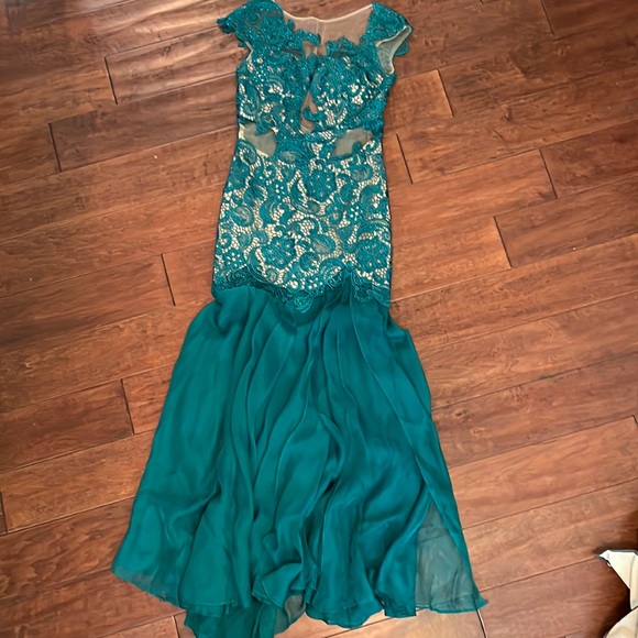 MacDuggal Evening Dress Size 4 - Picture 13 of 14